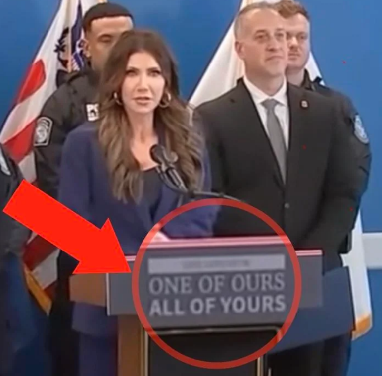 “你们敢杀我们一个,我们就敢杀了你们所有人”(One of Us, All of Yours)是美国纳粹分子对20世纪30年代西班牙佛朗哥集团和30-40年代纳粹镇压共产党、占领区游击队和反法西斯抵抗运动实际政策的文学化英语翻译,多年来一直流传于美国白人右翼和帮派文学中