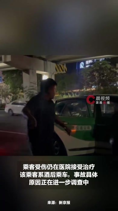 兰州一辆出租车撞上交通标志杆：出租司机不幸身亡，乘客受伤