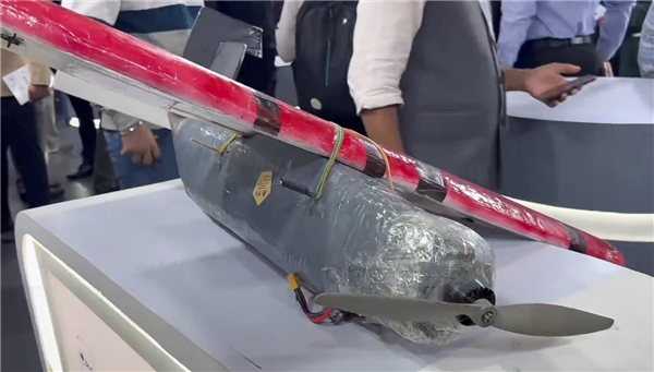 拿中国机器狗冒充自研后 印度一大学又展出泡沫无人机