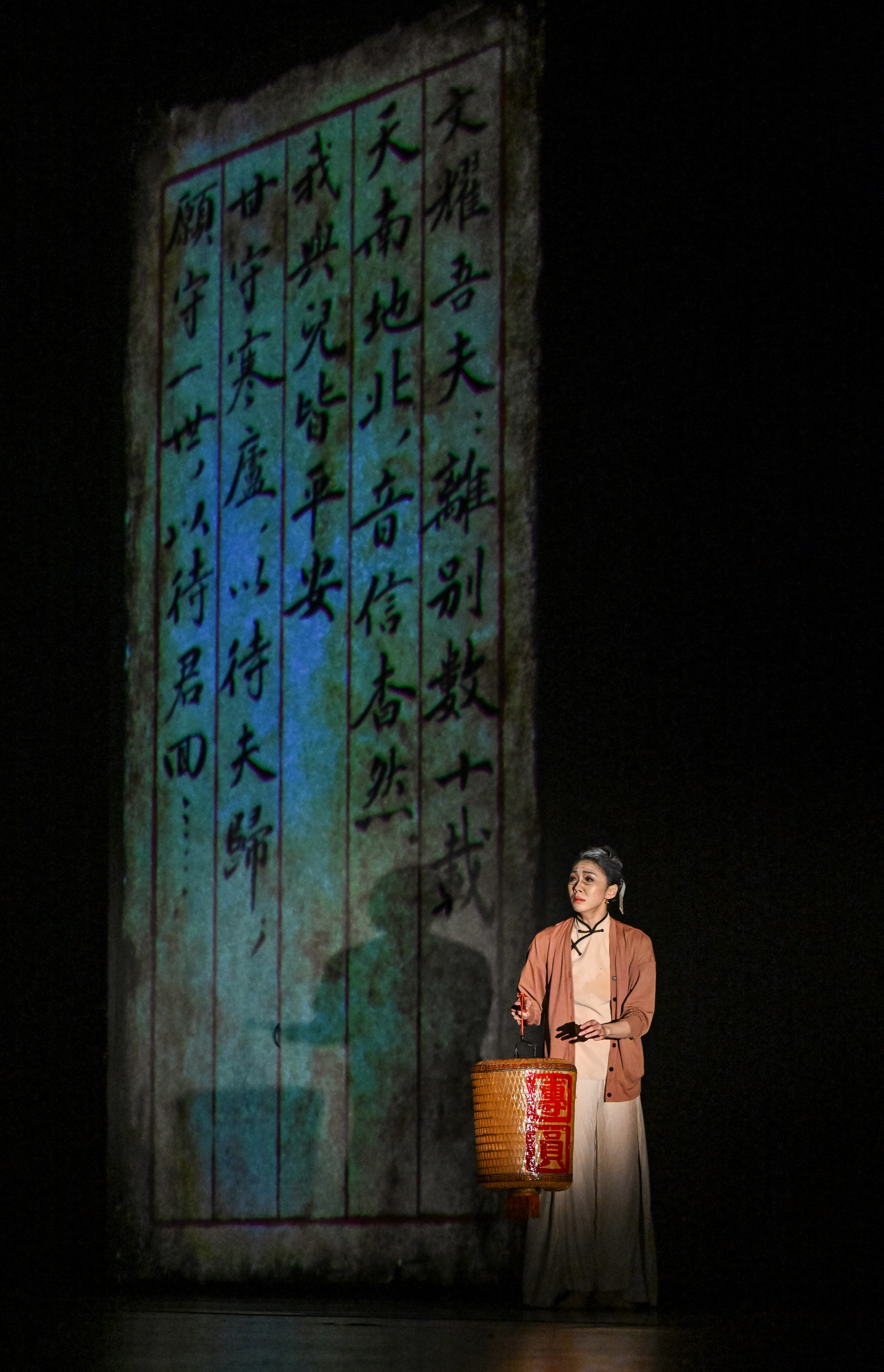 第七届全国少数民族文艺会演参演剧目《英歌》在京上演_凤凰网