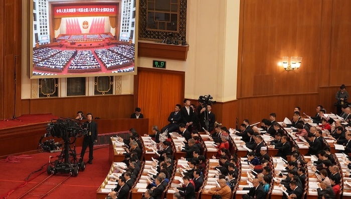 两会热点解读政府工作报告;外资投行;GDP目标设定;产业政策纠偏