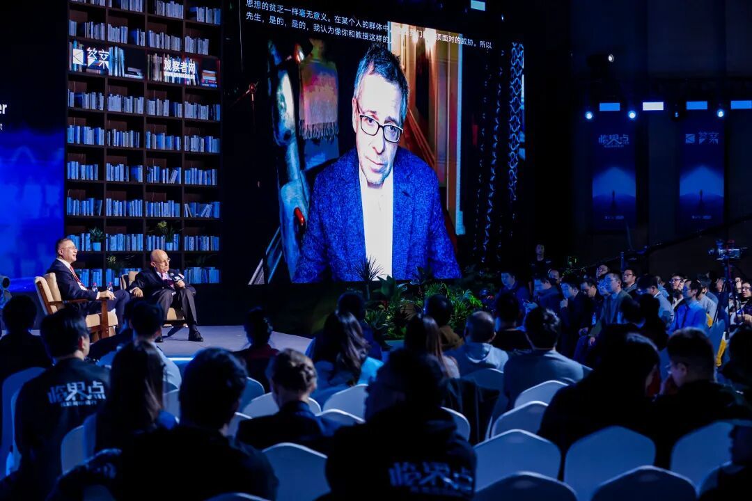 欧亚集团总裁伊恩·布雷默博士通过视频连线加入对话