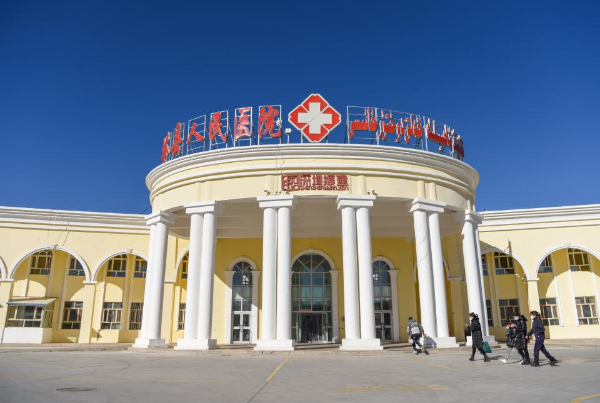 这是2022年12月21日拍摄的深圳援建的塔什库尔干塔吉克自治县人民医院。新华社记者 丁磊 摄