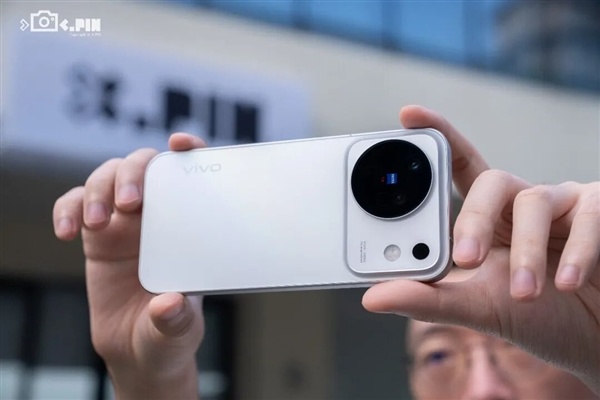 vivo X500标准版卖到5499 蓝厂率先给所有友商打了个样