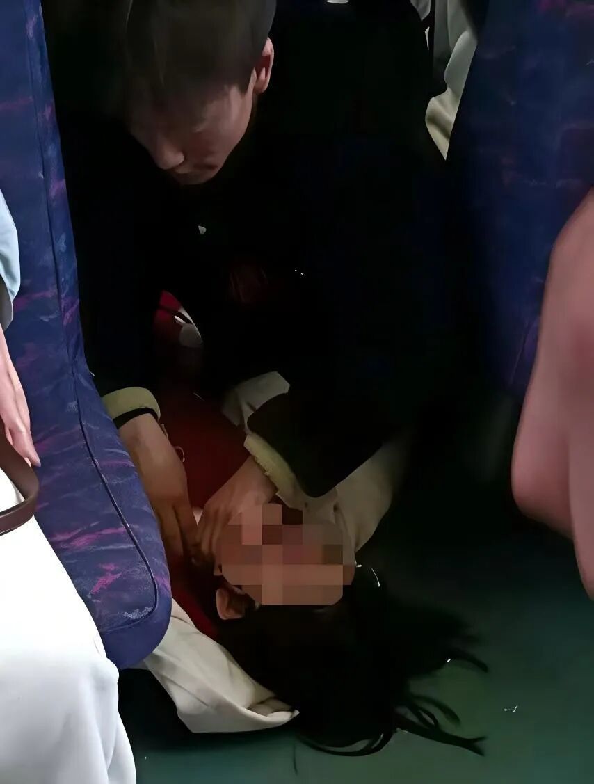 当天正在施救中的肖丁杰。受访者供图