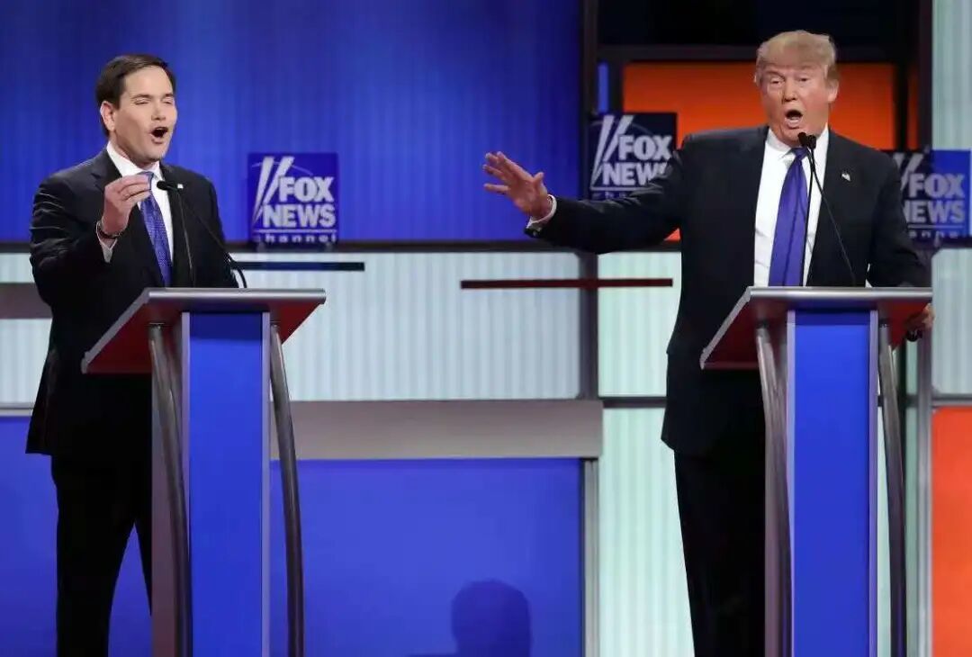 ◆2016年3月3日,共和党总统候选人初选阶段,鲁比奥与特朗普在底特律参加电视辩论。