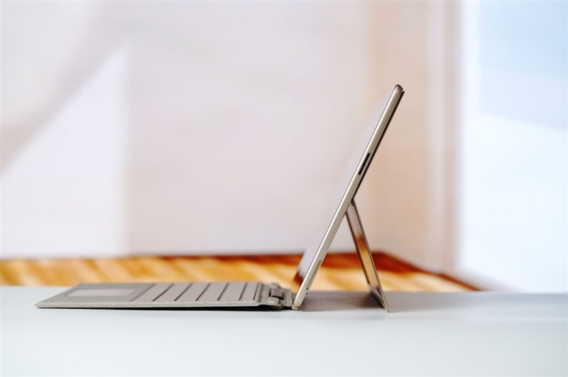 新一代 Surface Pro，13英寸评测：性能能效进步巨大 核显媲美最新X86