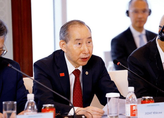 龙宇翔出席乌兹别克斯坦总理与中国工商界代表圆桌会议