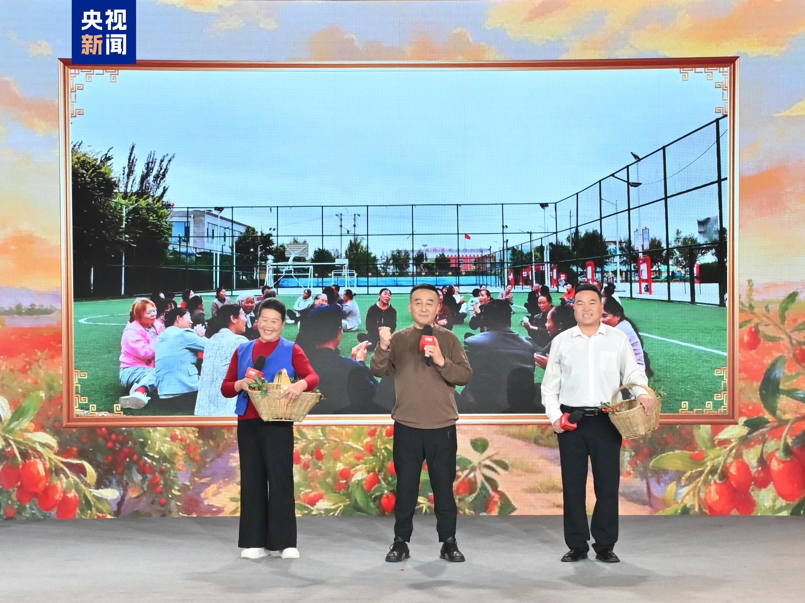 宁夏中卫市中宁县大战场镇农民合唱团代表李震宏、王虎、王小萍分享参演春晚的感受