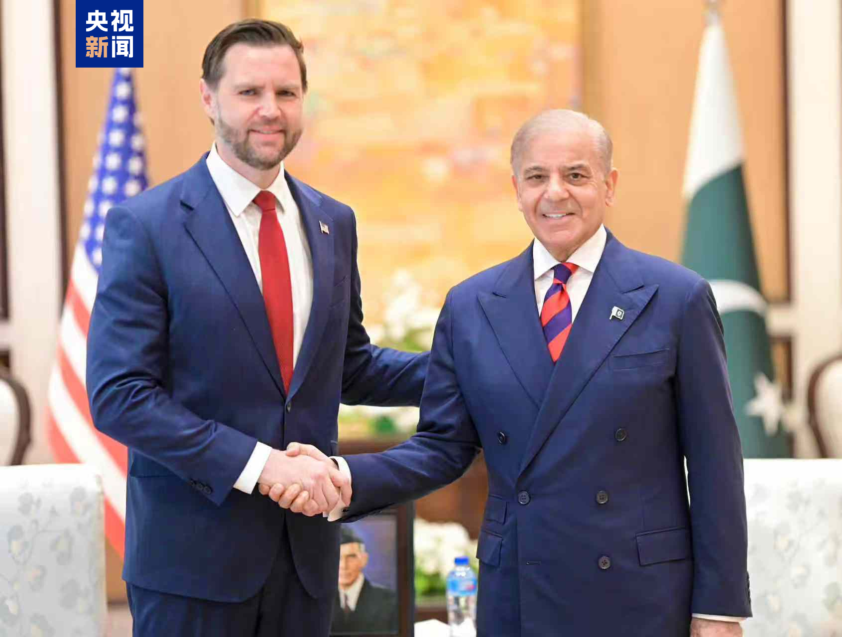 △夏巴兹在谈判前会见美国副总统万斯