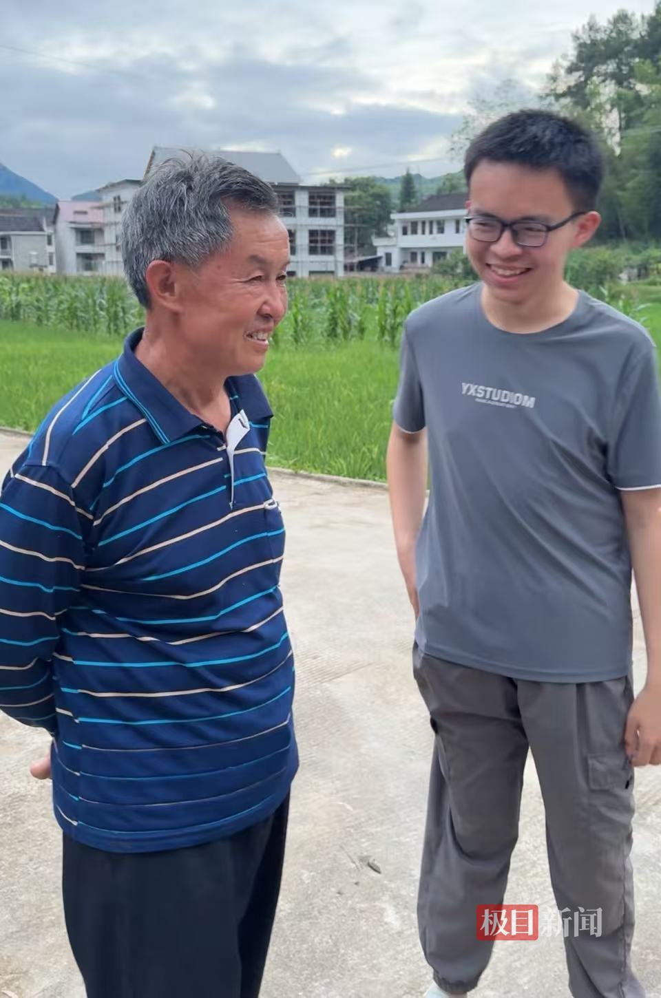 贺秀堂、贺永辉父子（极目新闻记者此前拍摄）