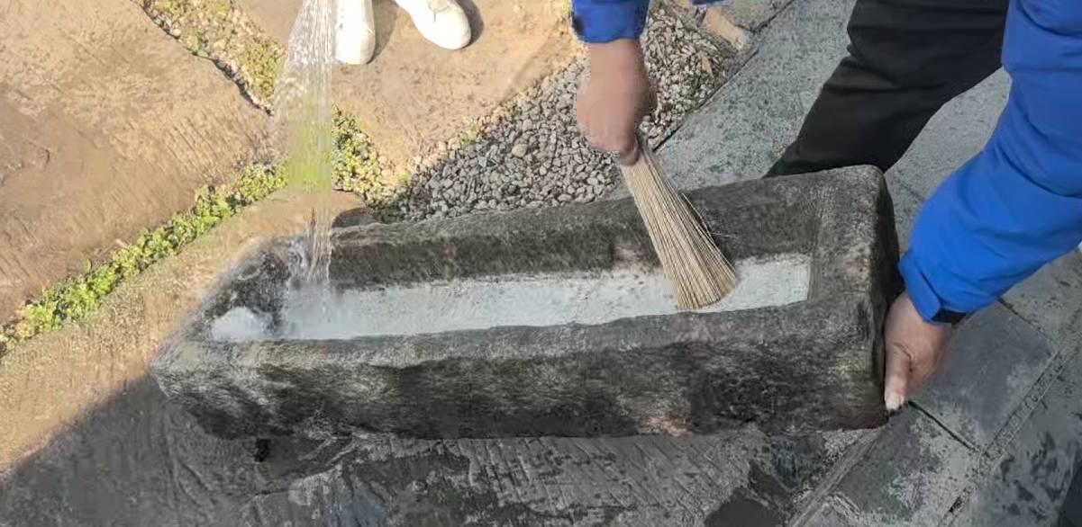 清理石槽 来自受访人.jpg