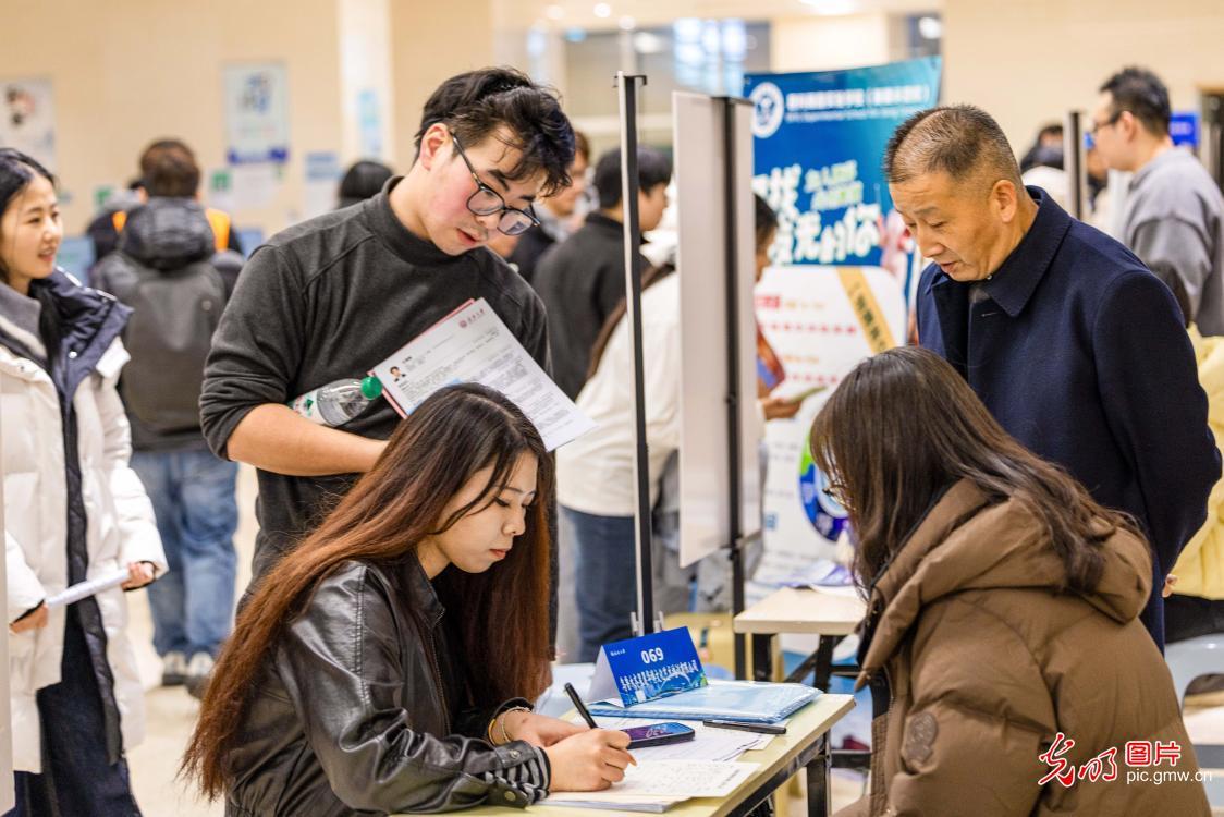 【职引未来】春招攻坚正当时 精准服务促就业