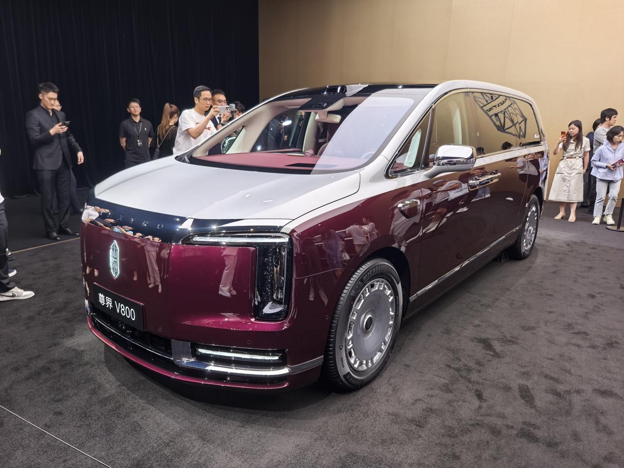 尊界V800预售价80-120万！这价符合预期吗？ 就在刚刚结束的新