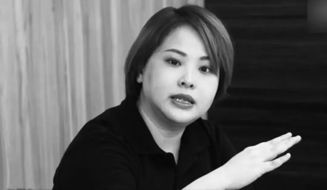 80后地产女王自杀美女视频免费观看的网站，倒在楼市黎明前