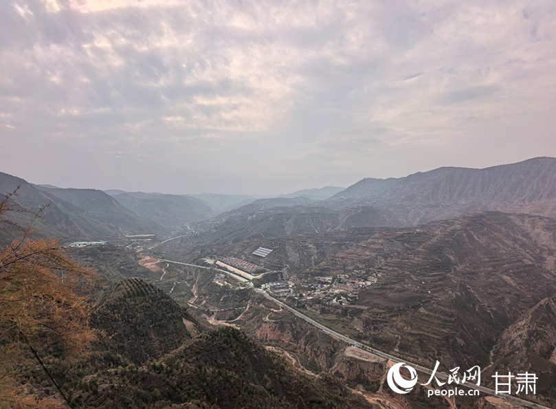 布楞沟村位于甘肃省临夏回族自治州东乡族自治县北部山区。人民网记者 高翔摄