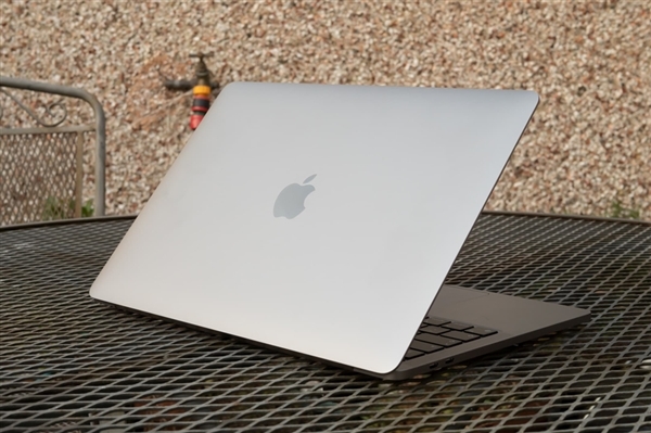 全新MacBook来了:苹果把iPhone芯片塞进笔记本里 性价比暴增