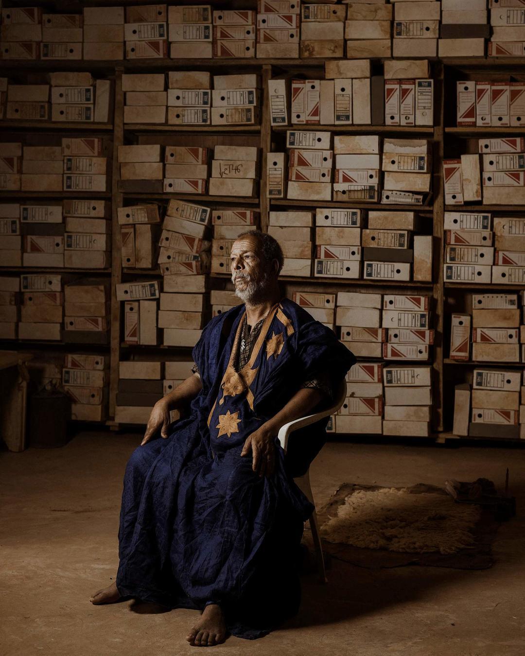 ▲当地时间2023年3月16日,卡扎菲次子赛义夫在图书馆内(资料图片 据视觉中国)