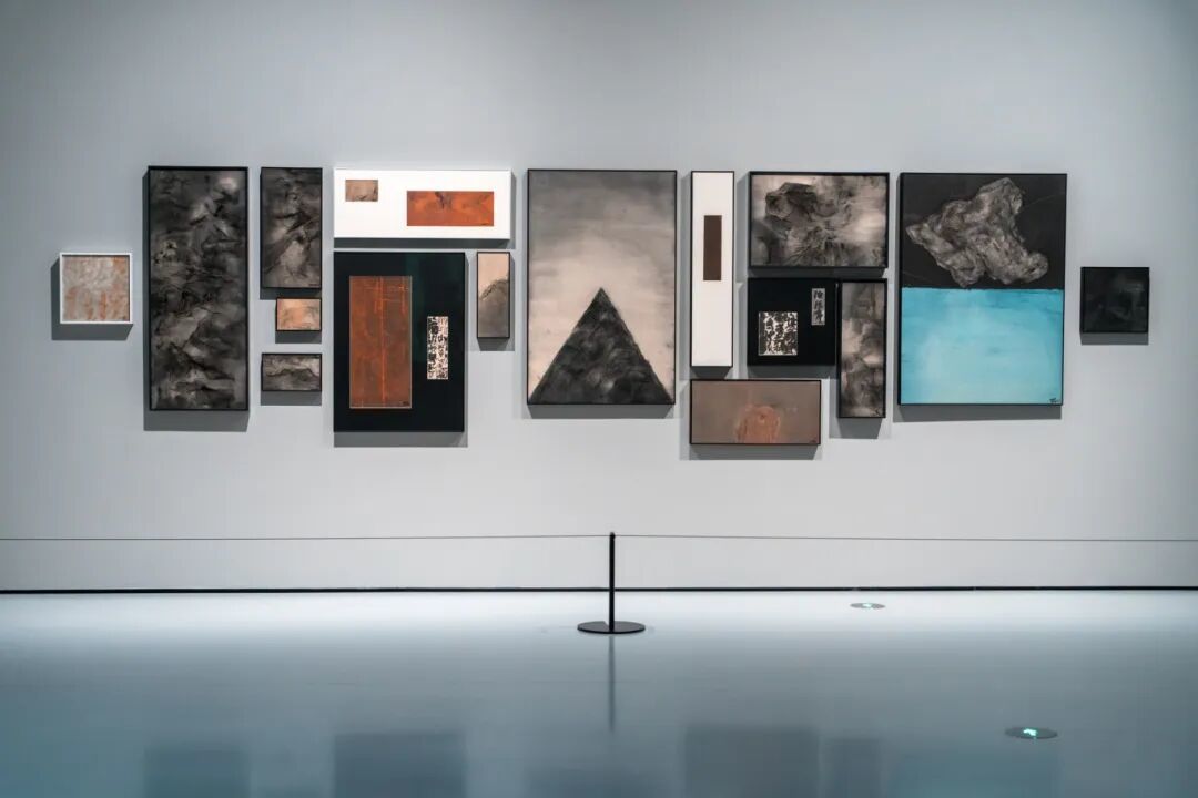摄图网_700822800_广州白鹅潭大湾区艺术中心现代艺术画展陈列(企业商用).jpg