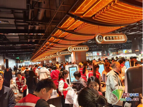 许昌胖东来某门店收银结算处。中国青年网见习记者王煜鑫 摄