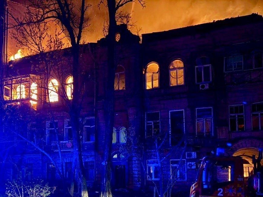 △当地时间16日,第聂伯市遭袭。