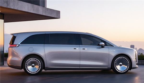 896线激光雷达上车!尊界MPV谍照曝光:前脸神似S800