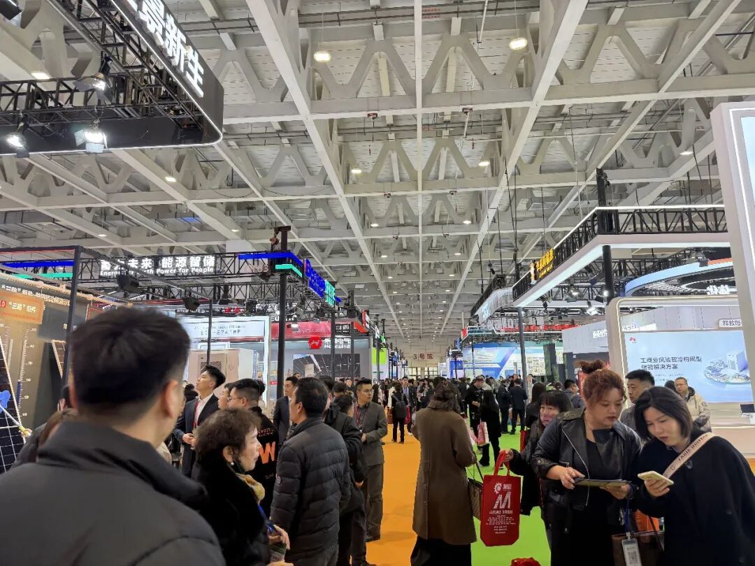 济南展展馆内部/ 第一财经 陆如意 摄