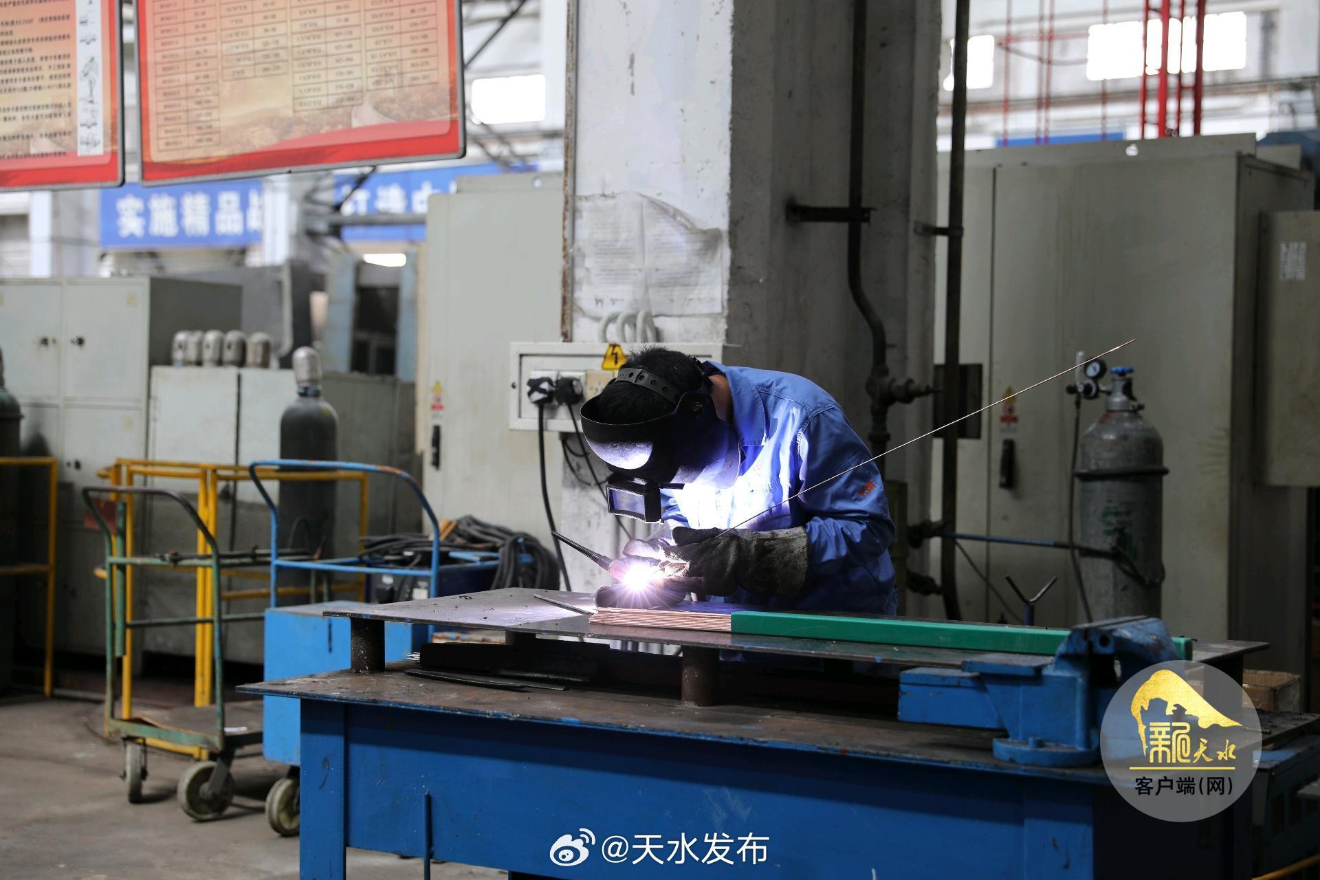 【建设区域中心城市·百姓心里话】城市在变 企业在变 干劲更足 今年前