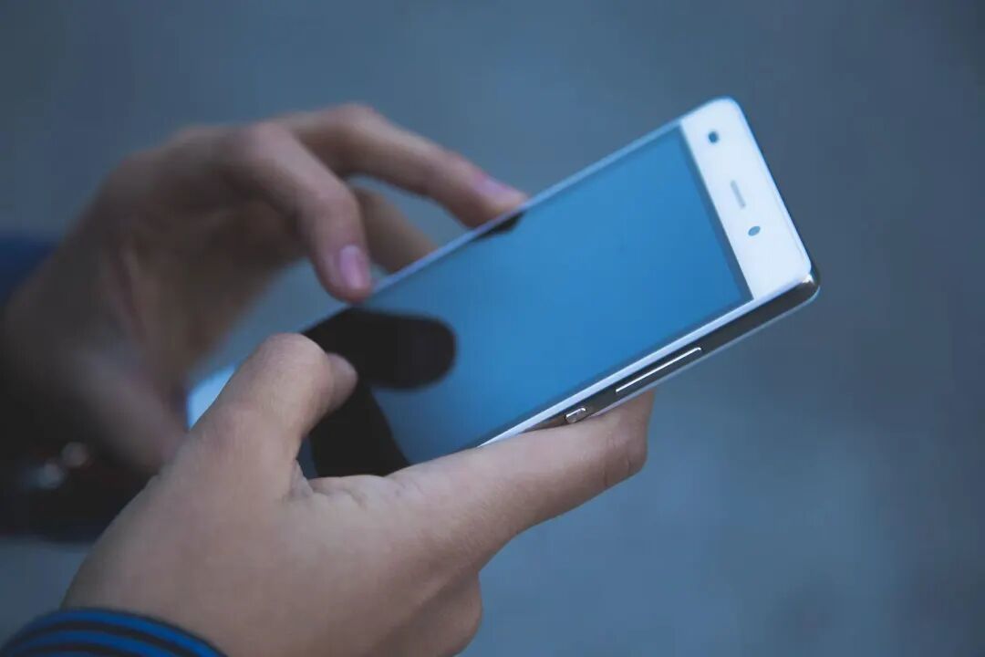 全球禁孩子刷手机?一份来自中国的报告说了“不”