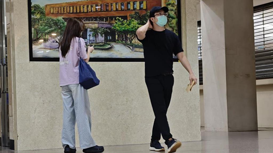 王维皓(右) 图源:台湾中时新闻网