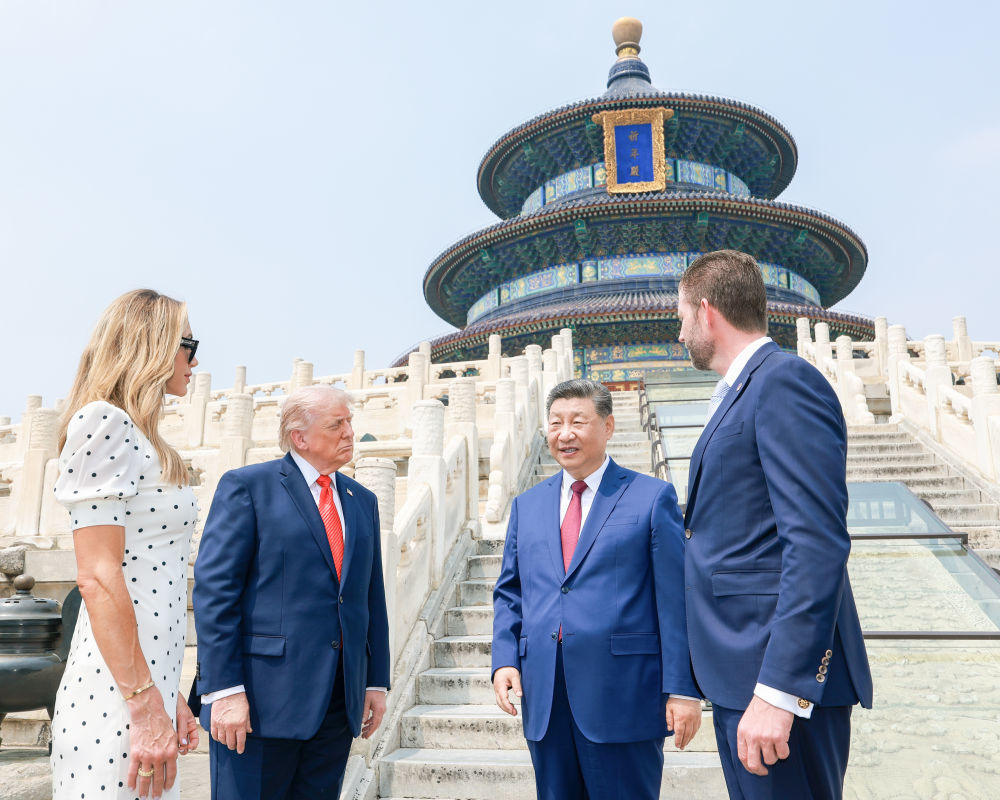 5月14日，国家主席习近平同来华进行国事访问的美国总统特朗普参观天坛。新华社记者 刘彬 摄