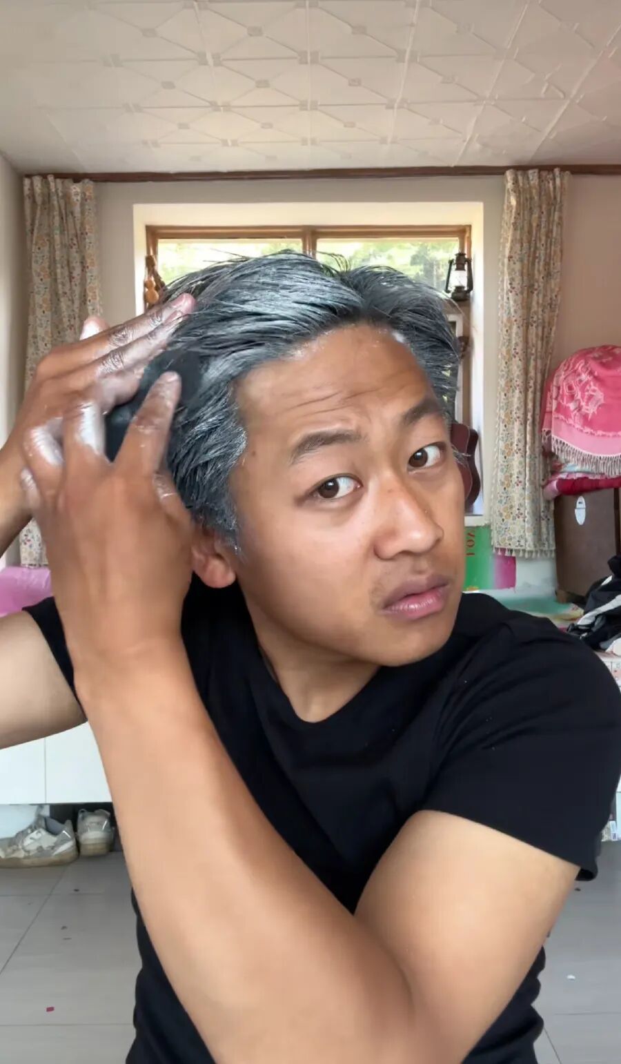 用面粉染白头发