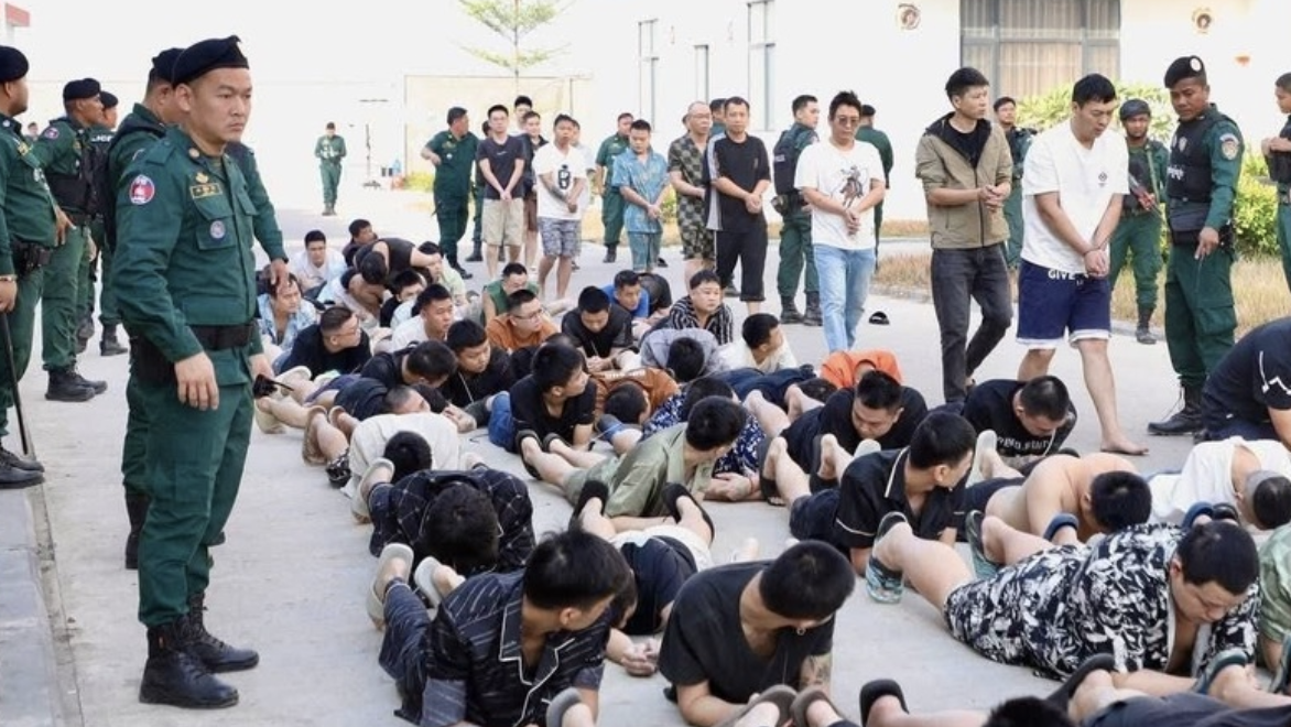 ▲柬警方上月在一处电信诈骗园区抓获2044名涉诈人员