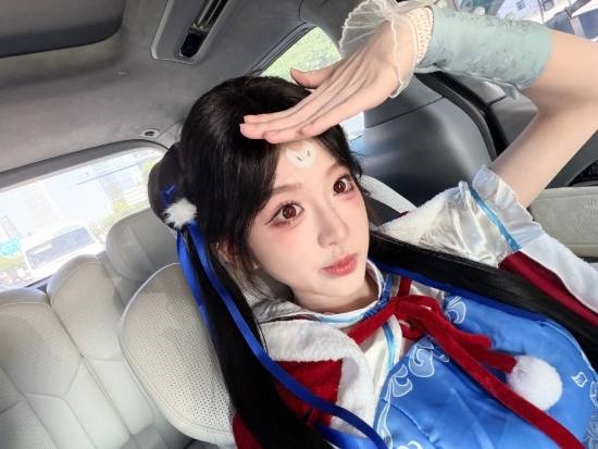 卢本伟老婆晒赵灵儿COS：当牛马打工 为家添砖加瓦
