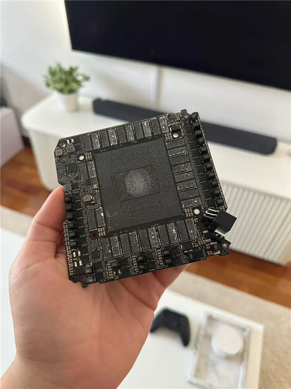 二手卡也保修!RTX 5090频繁插拔烧接口:英伟达直接免票换新