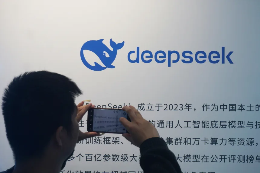 “美国时代已经结束”振聋发聩，中国想上位吗？