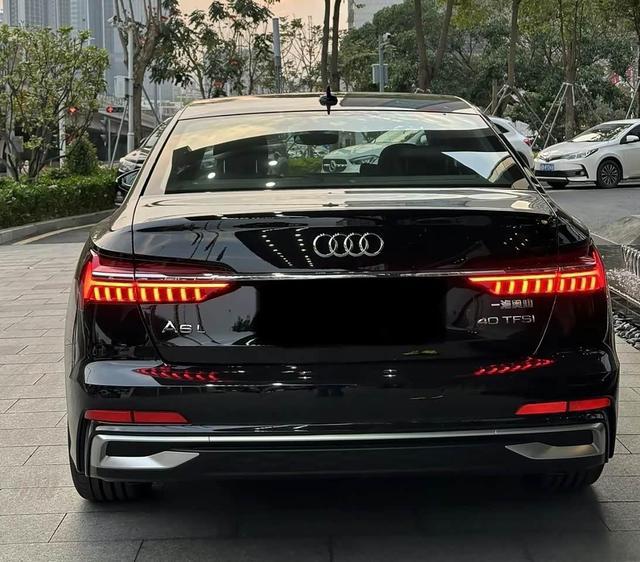 Q5L还是A6L？差几万块的两台车，竟暴露了中年男人最大的挣扎-有驾