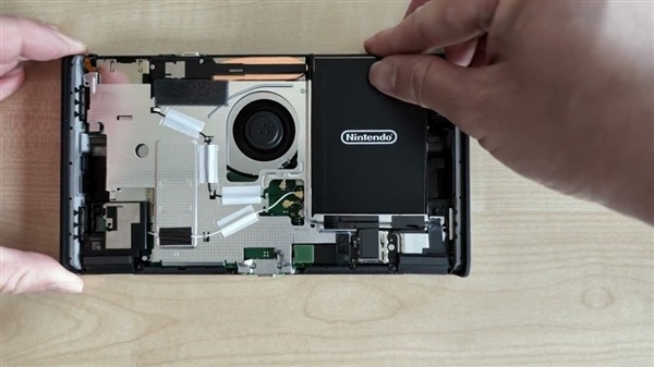 新版Switch 2官方视频:更换电池现在更容易了