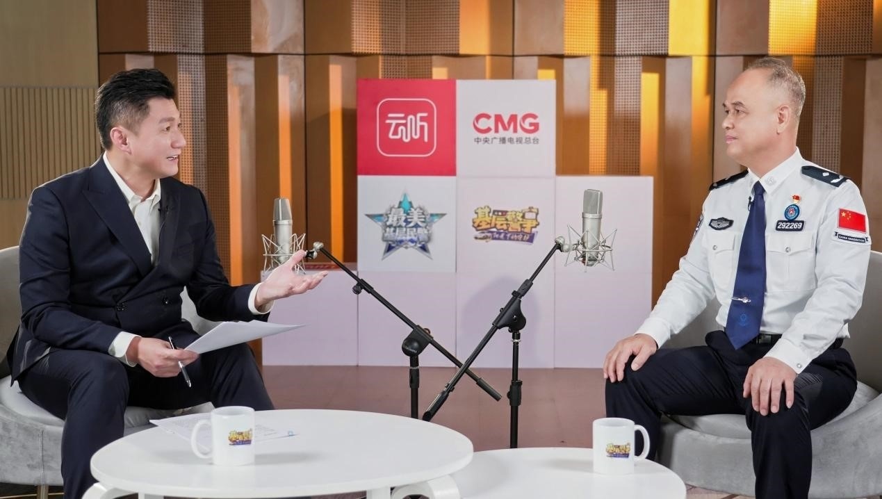 中央广播电视总台国防军事频道主持人罗旭对话广州出入境边防检查总站黄埔边检站执勤一队民警易桂平