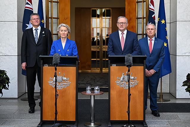 冯德莱恩在澳大利亚与澳大利亚总理阿尔巴尼斯举行记者会