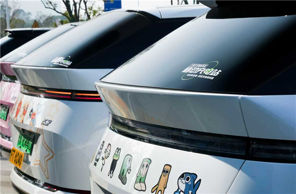 小鹏汽车1000座移动充电站计划上线 春运期间没电了可找小鹏X9充电