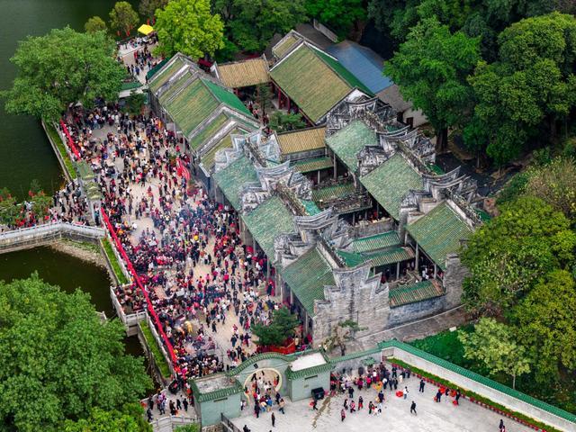 建筑空间连贯又互相渗透,韵律感十足。/芦苞镇供图