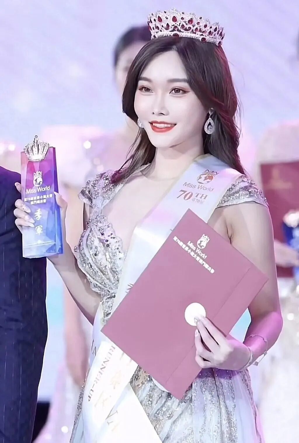 ·孔丽梅参加第70届世界小姐选美比赛,并获得澳门赛区季军。(视频截图)