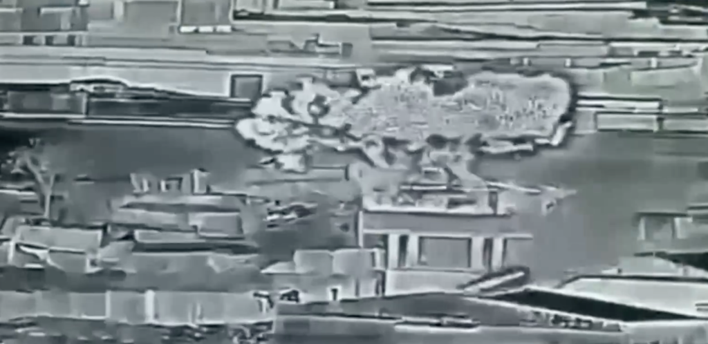 当地时间2026年2月26日,阿富汗攻击巴方边境哨所。新华社视频截图