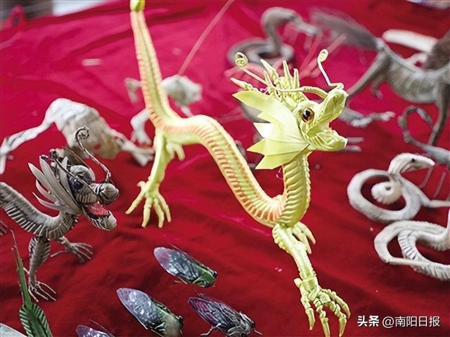 草编龙惟妙惟肖