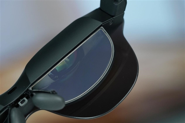 口袋里的135英寸HDR巨幕！雷鸟Air 4 Pro蝙蝠侠图赏