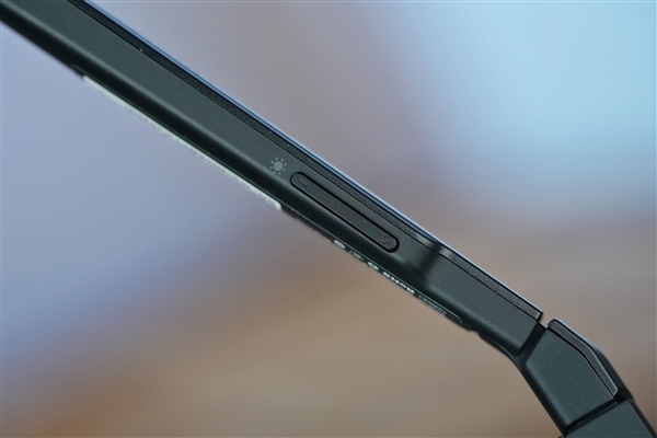 口袋里的135英寸HDR巨幕！雷鸟Air 4 Pro蝙蝠侠图赏