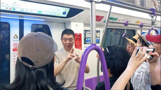 Global First! Hangzhou Metro Launches Sign Language Broadcasting Service to Facilitate Convenient Travel for Hearing-Impaired Residents
