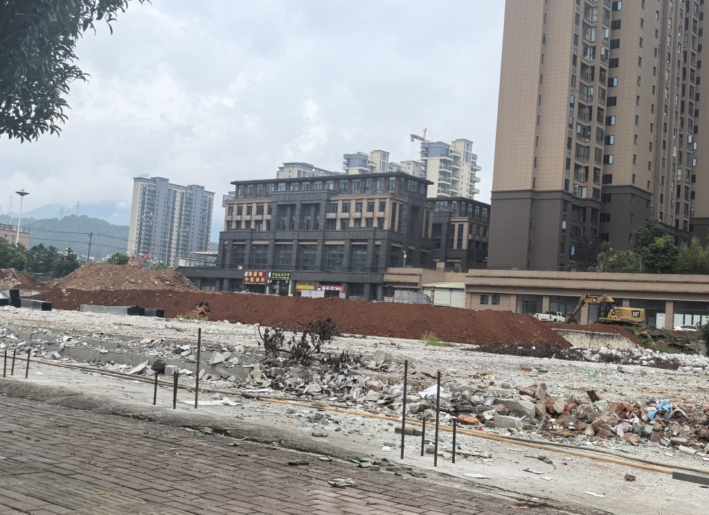 争议地块被拍卖后,目前已开始施工。本文图片均由受访者提供