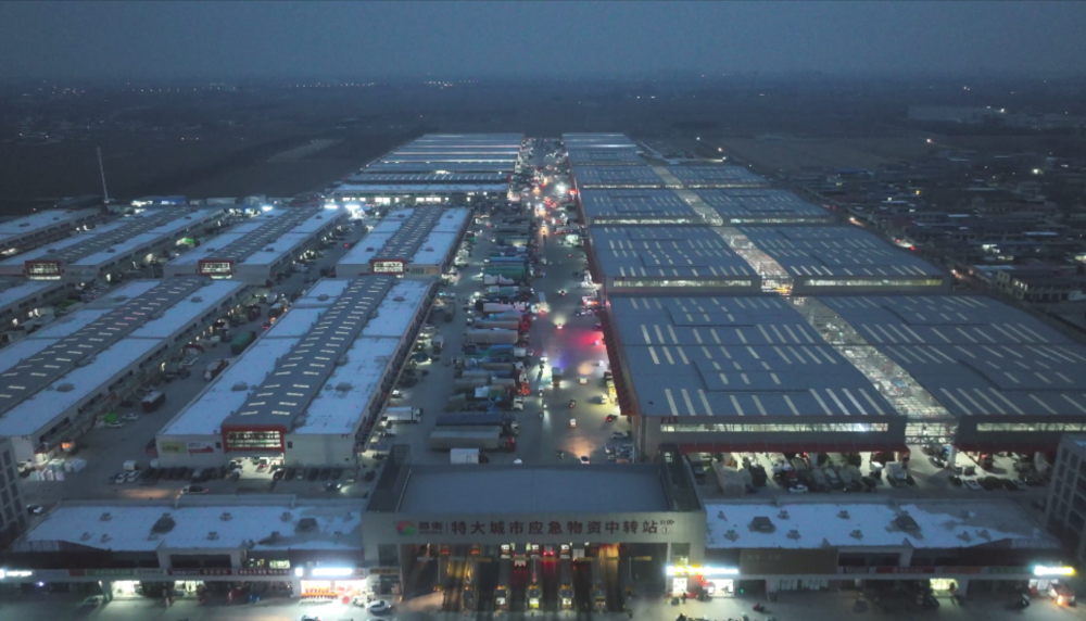 2月7日，位于河北省高碑店市的首衡高碑店国际农产品交易中心蔬菜交易区俯瞰（无人机照片）。新华社记者杨帆 摄